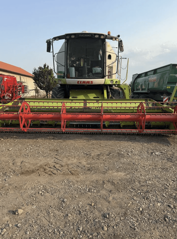 Combina Claas Tucano 450