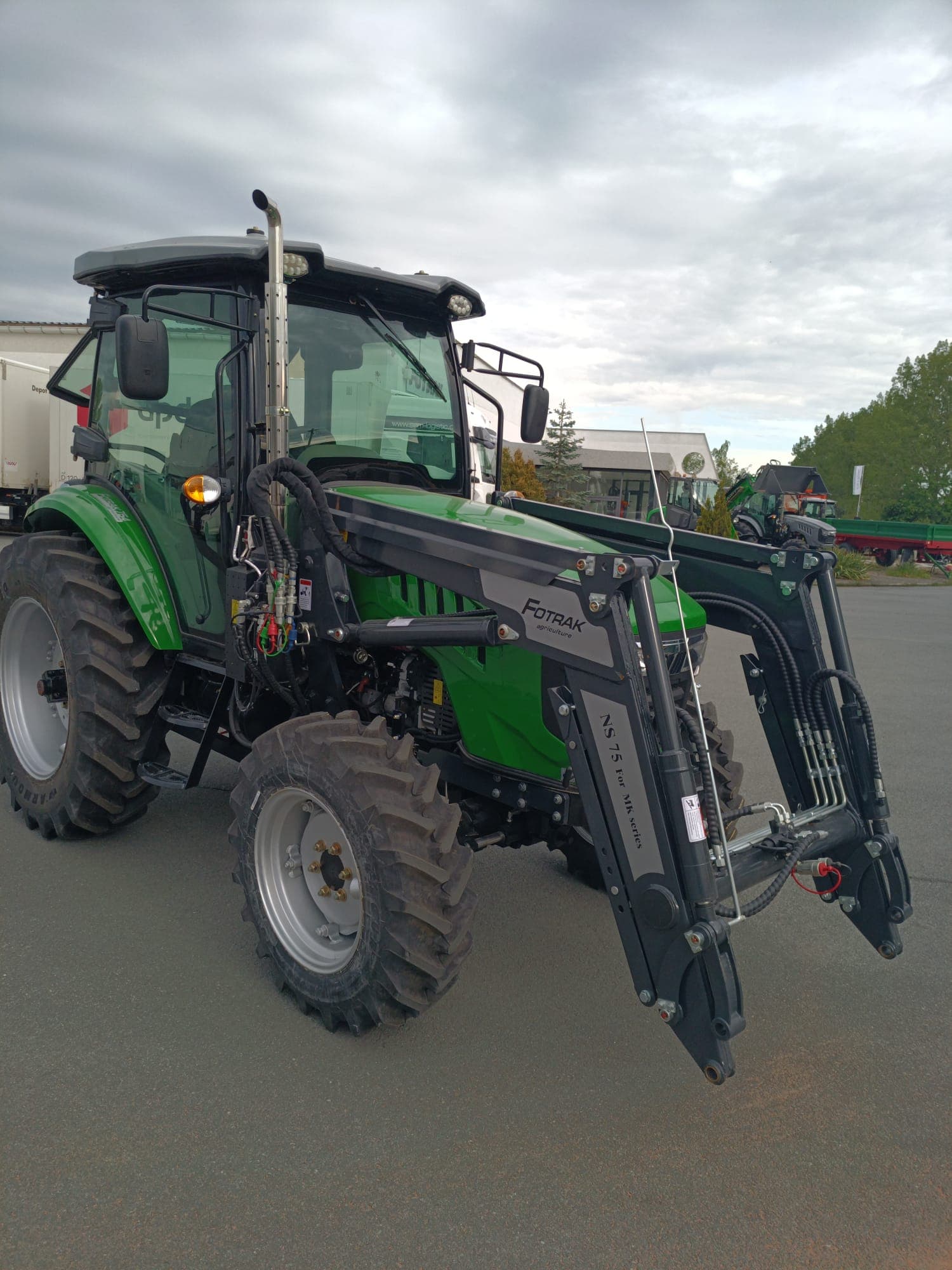 Tractor FOTRAK 75CP 4x4 stage V